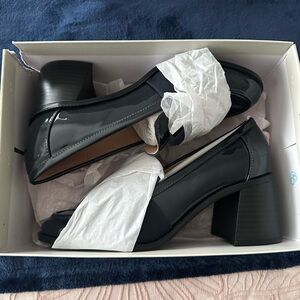 Bandolino Women's Korrar Pump Navy Faux Patent Leather NWT Size 7.5